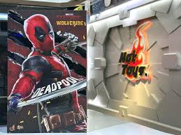 Deadpool MMS746 - 1/6th Scale Collectible Figure